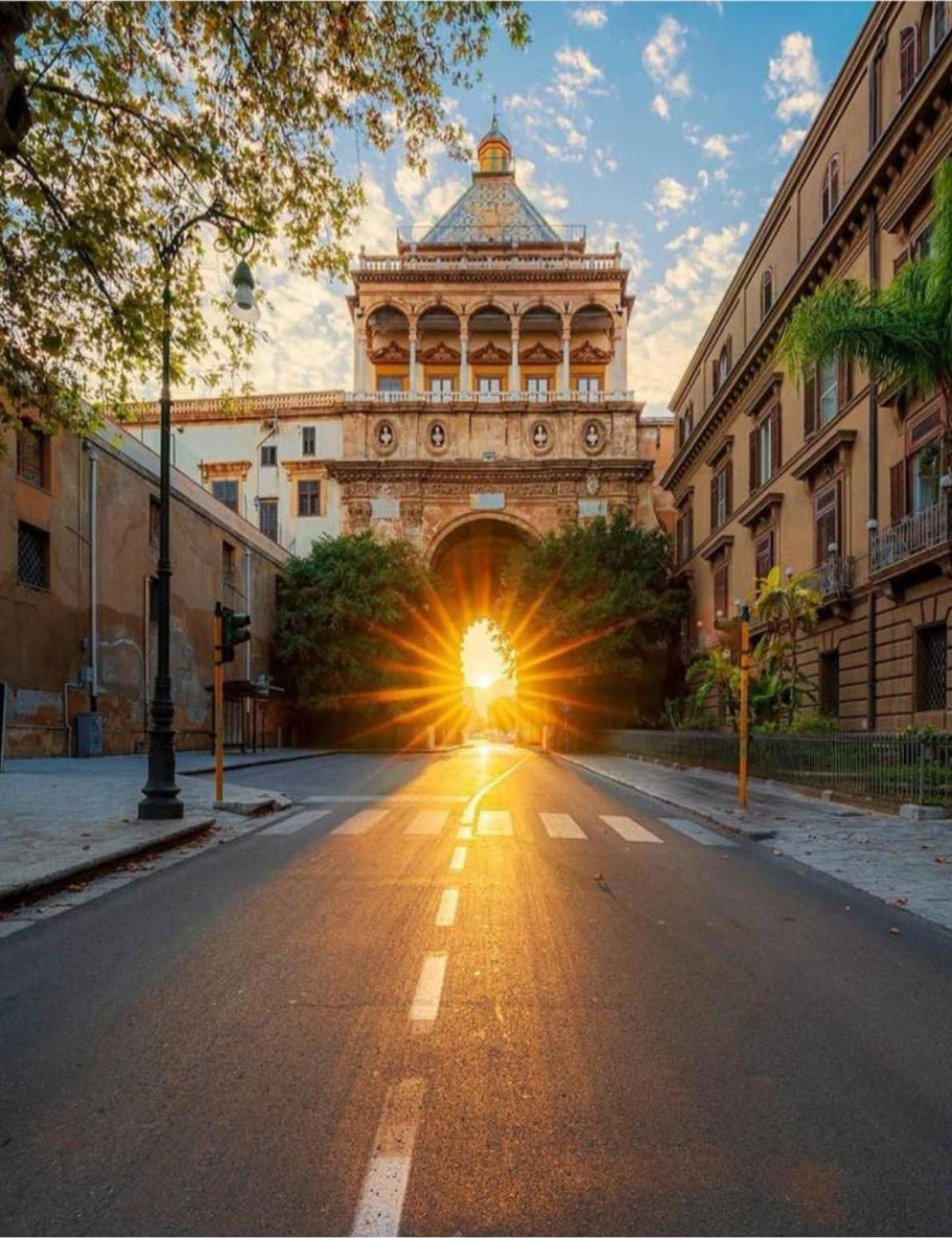 Ferienwohnung Hola Cathedral House Cadorna Palermo Exterior foto